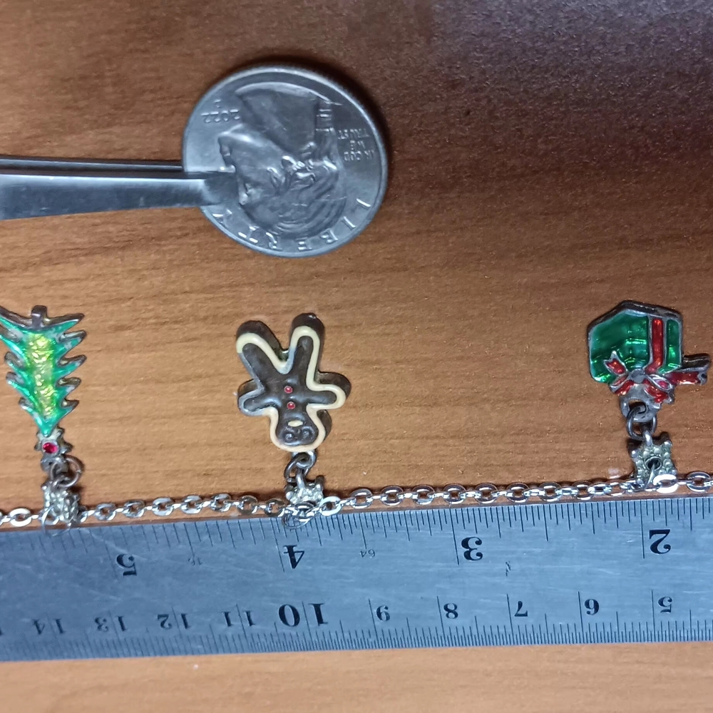 UP-Cycled, Vintage Red and Green Holiday Charm Bracelet - Picture 8 of 8